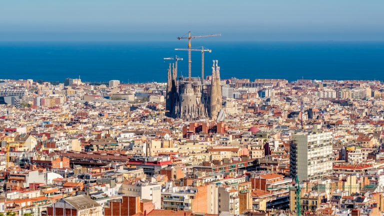 Comprar vivienda en Barcelona ciudad: guía real para elegir barrio con criterio (y no por impulso)
