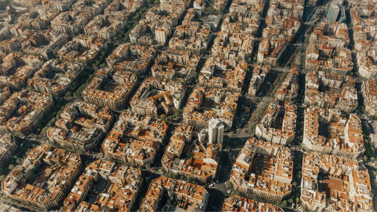 Comprar vivienda en Eixample: la Barcelona que funciona (y que no perdona)