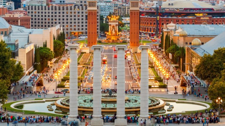 Comprar vivienda en Sants-Montjuïc: ciudad de contrastes con alma de barrio