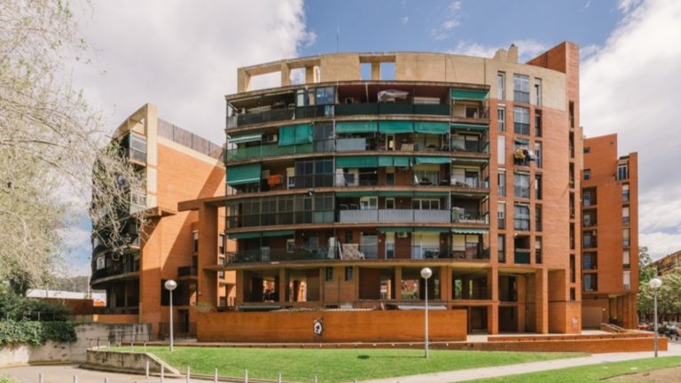 Comprar vivienda en Baró de Viver: tranquilidad, patios y vida de barrio en Sant Andreu