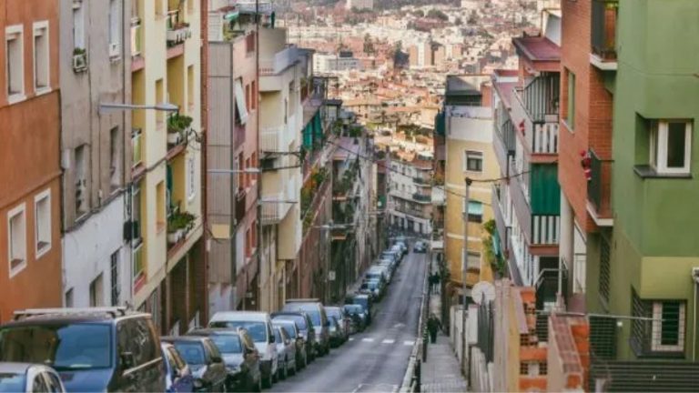 Comprar vivienda en El Carmel: colina, historia y vecinos que hacen barrio