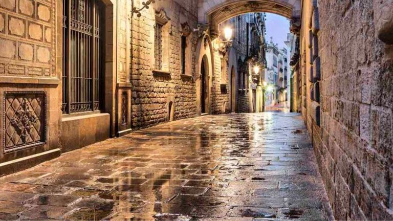Comprar vivienda en El Gòtic: laberinto histórico donde la ciudad te abraza y te reta