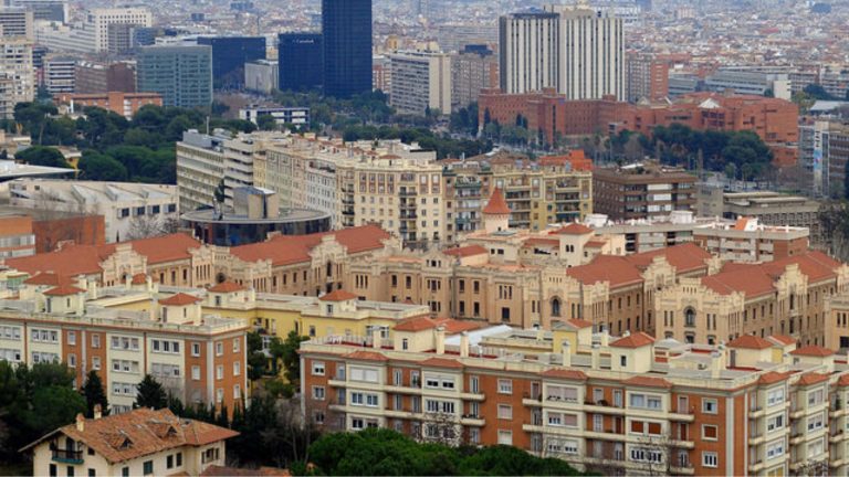 Comprar vivienda en La Maternitat i Sant Ramon: familia, calma y ciudad a tu alcance