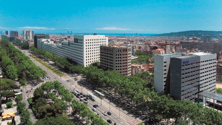 Comprar vivienda en Les Corts: barrio residencial, práctico y con vida propia