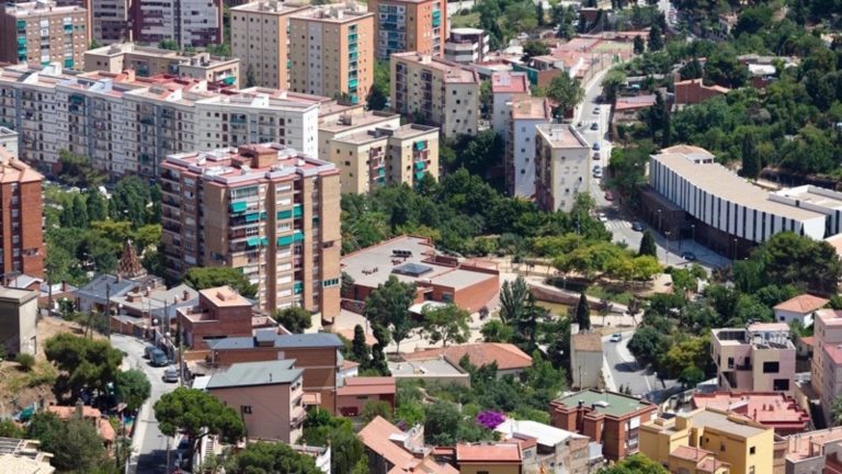 Comprar vivienda en Sant Genís dels Agudells: laderas, historia y urbanismo que marca
