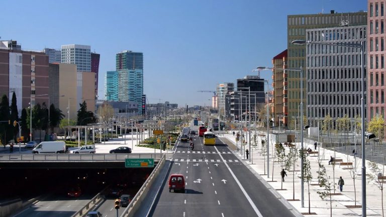 Vivir en La Bordeta (Barcelona): barrio discreto, historia obrera y comunidad real