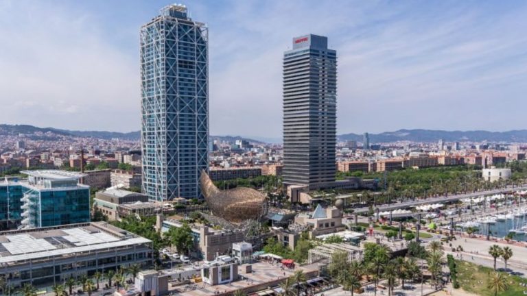 Comprar vivienda en Vila Olímpica: lujo playero sin raíces de abolengo